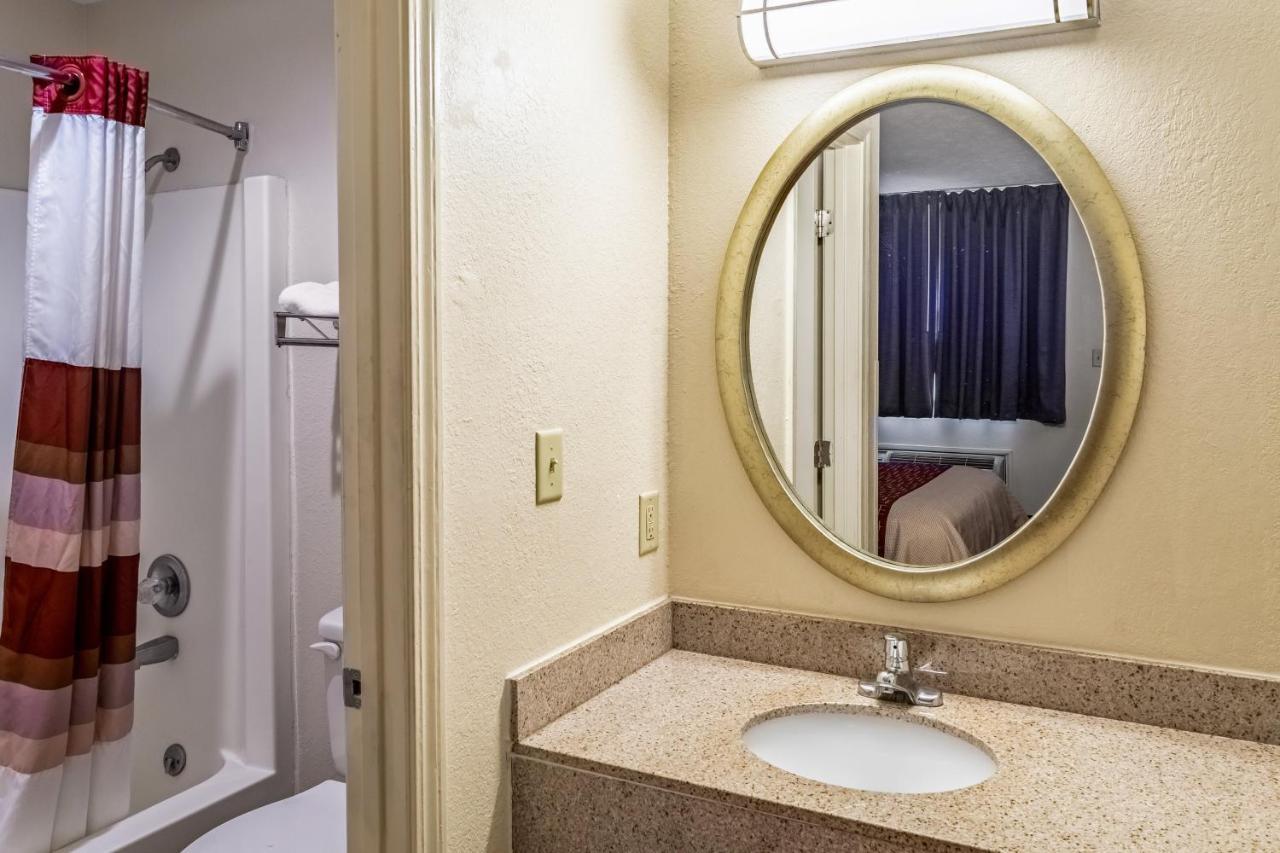 Red Roof Inn Columbus - Taylorsville Екстер'єр фото