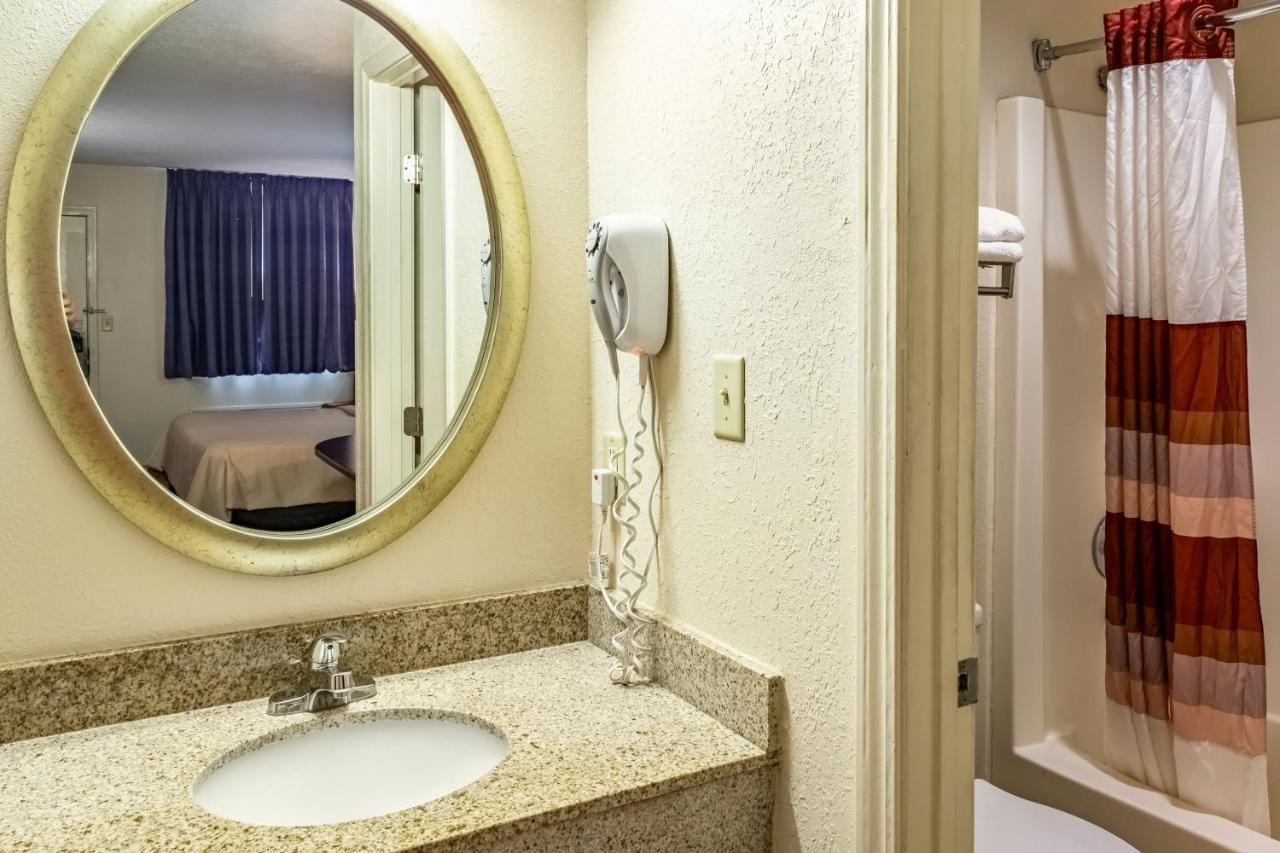Red Roof Inn Columbus - Taylorsville Екстер'єр фото