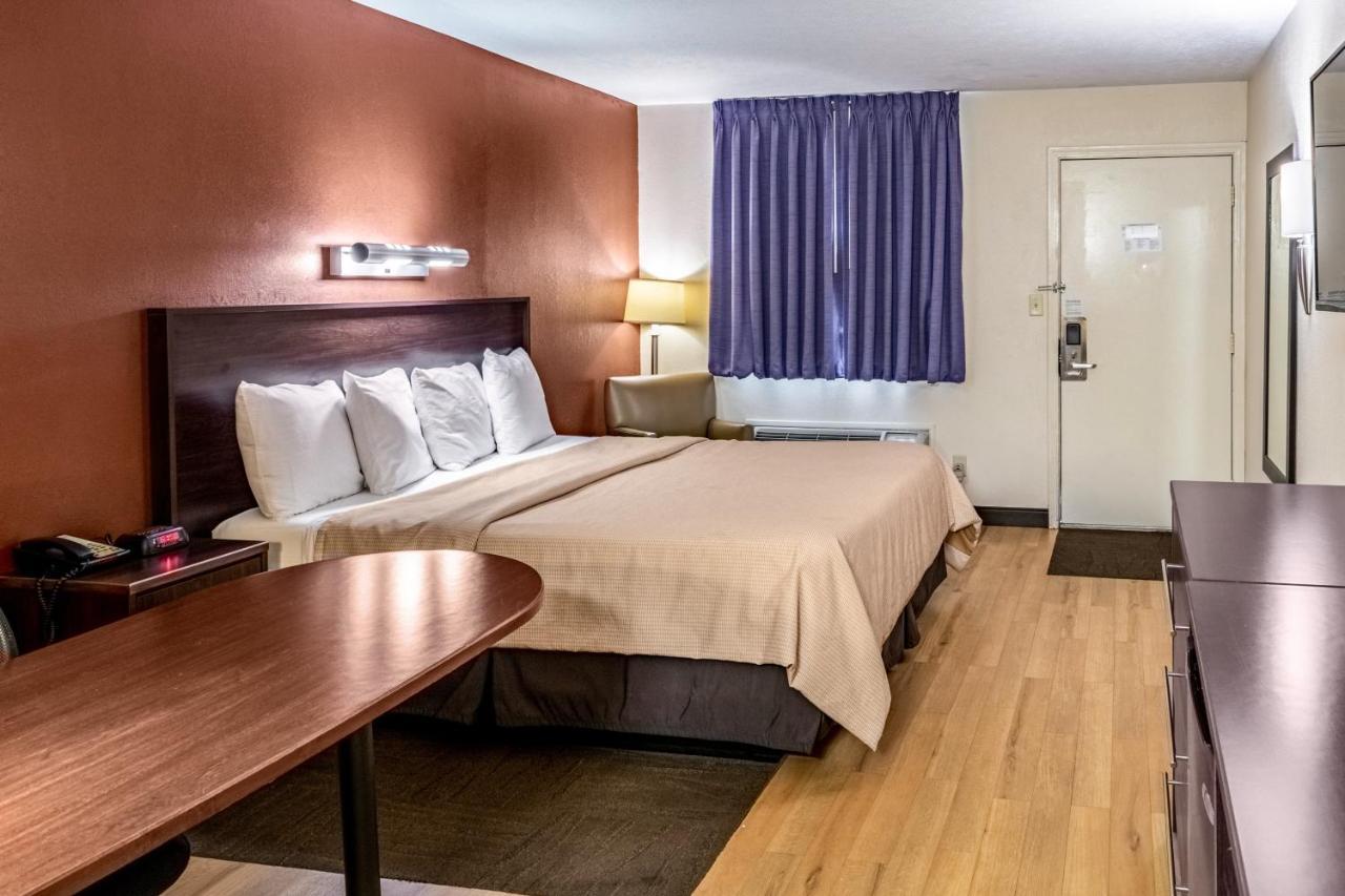 Red Roof Inn Columbus - Taylorsville Екстер'єр фото